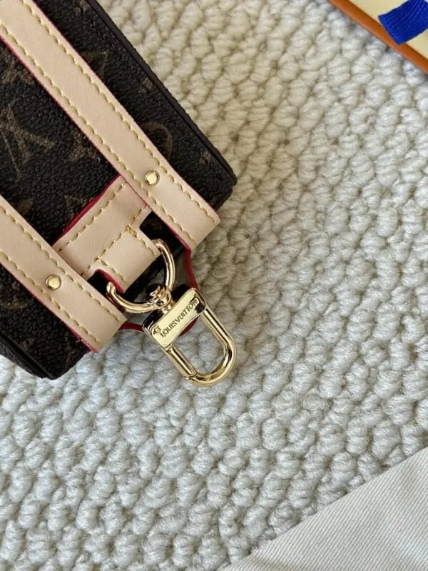 louis vuitton lv boucle de sac s_1253b564